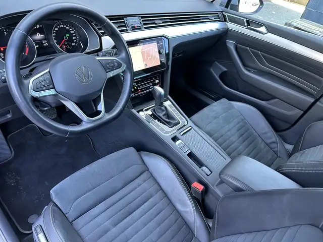 Volkswagen Passat view 12