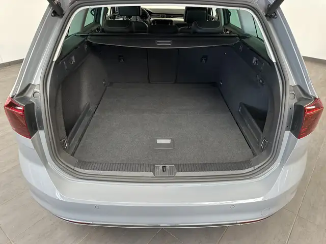 Volkswagen Passat view 6