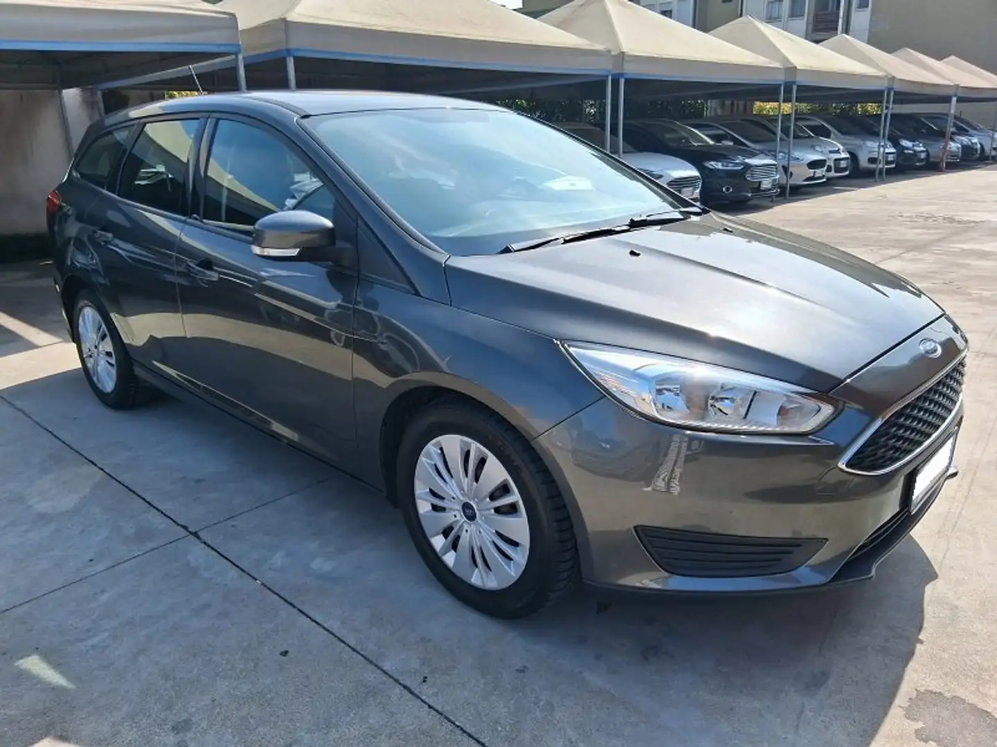 Ford Focus Focus SW 1.5 tdci Plus s Grau - 1