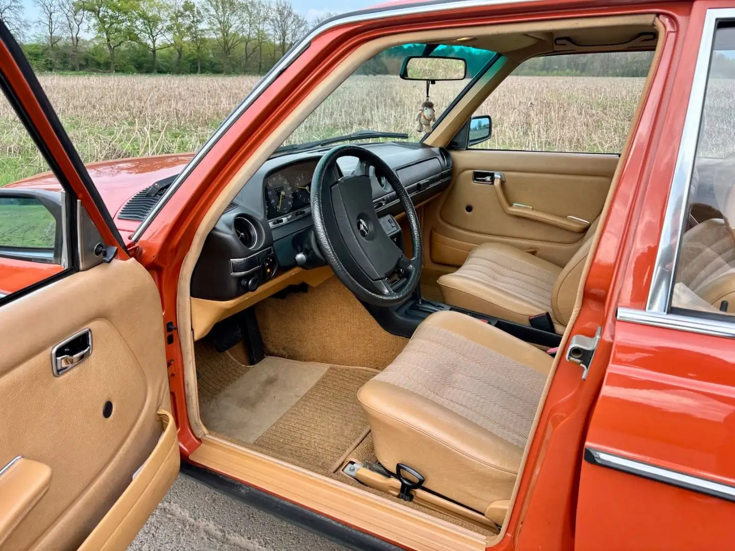 Mercedes-Benz 200 200 Orange - 2