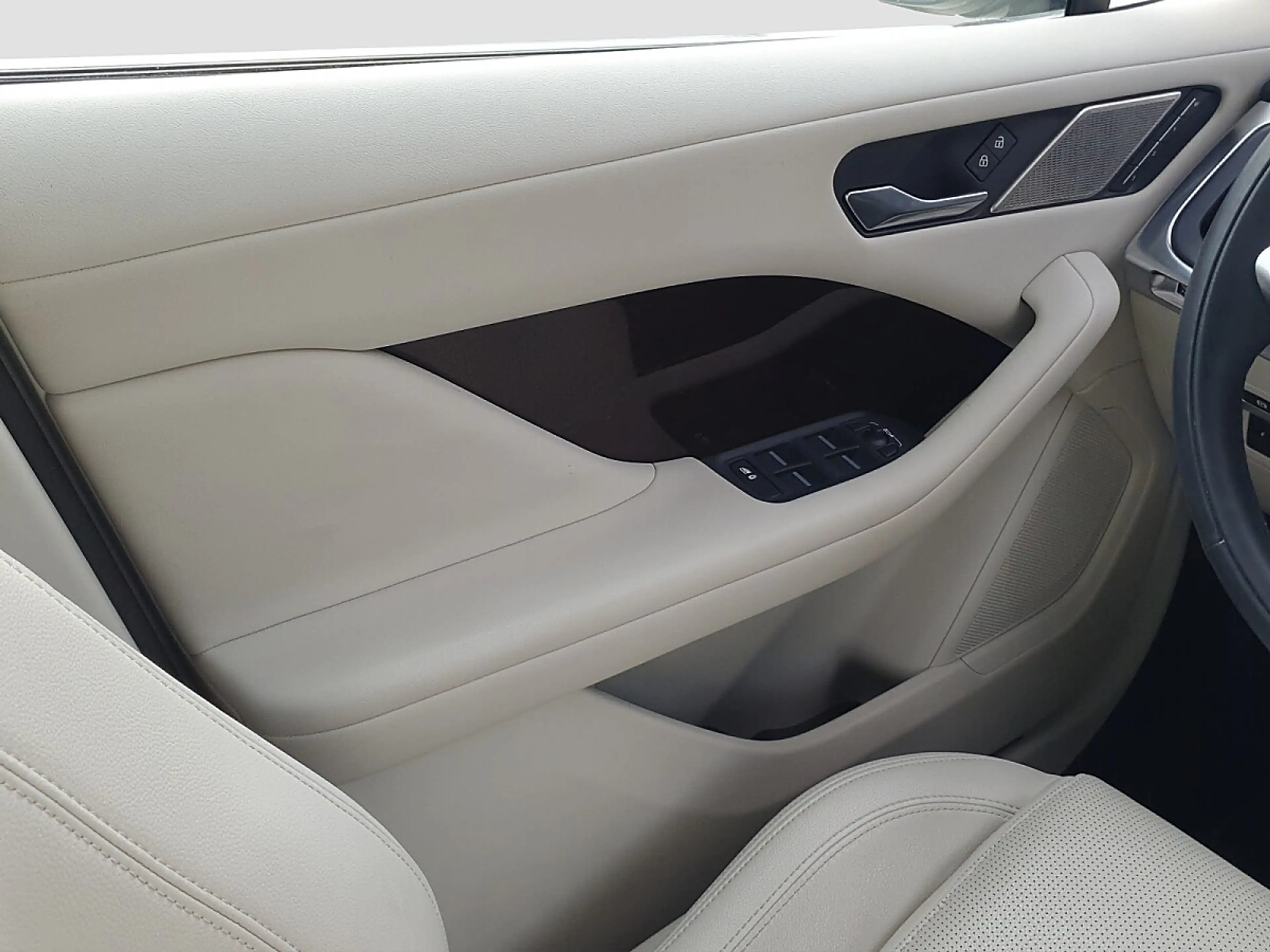 Jaguar I-Pace I-PACE EV320 Austria Edition PRIVATVERKAUF — photo 15