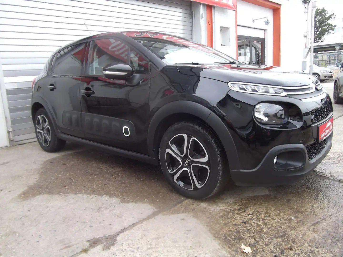 Citroen C3 Shine Panorama Navi LED Zwart - 1