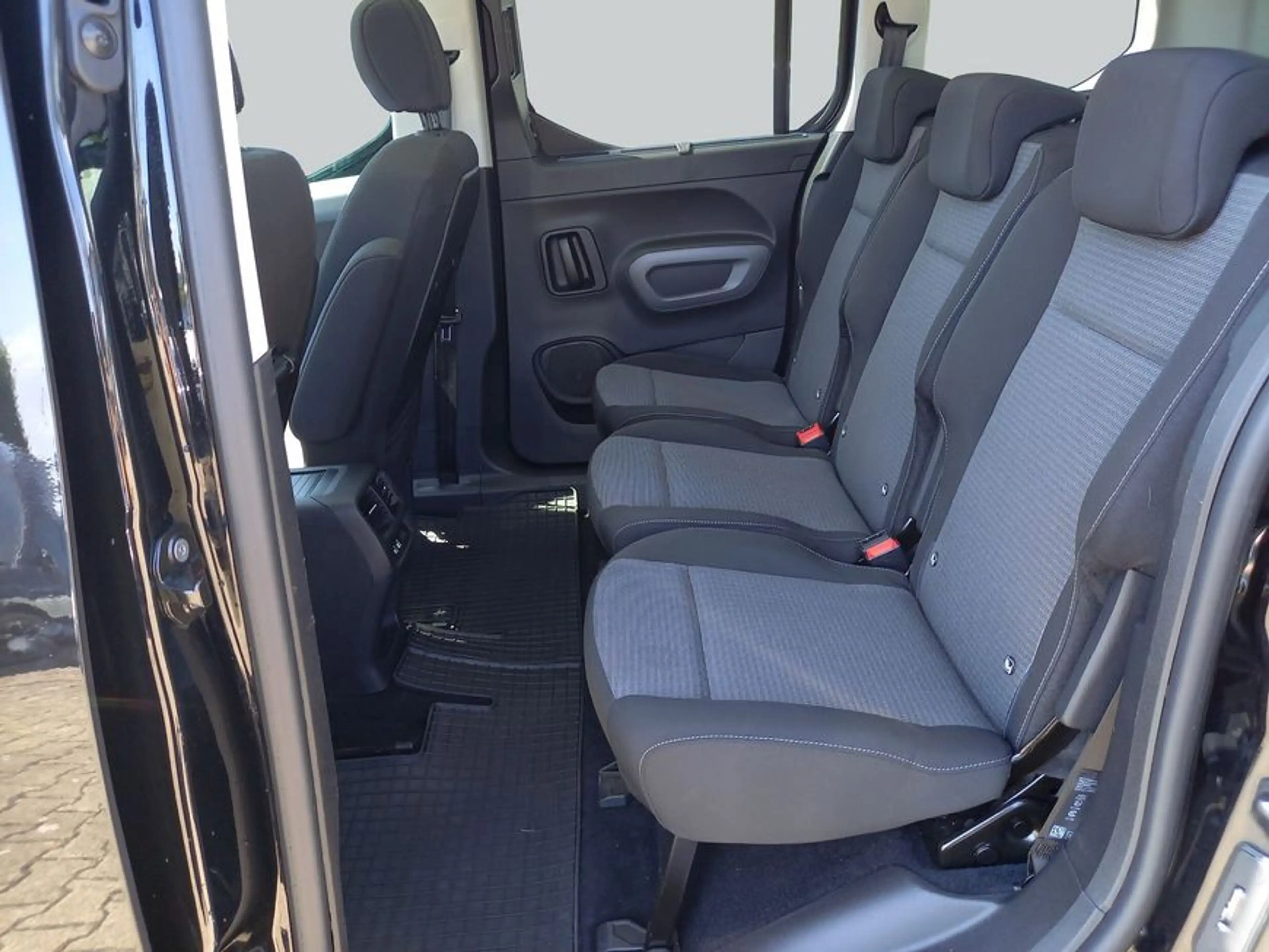 Toyota Proace City Proace City Verso 1.2 Turbo L1 Team Deutschland — photo 11
