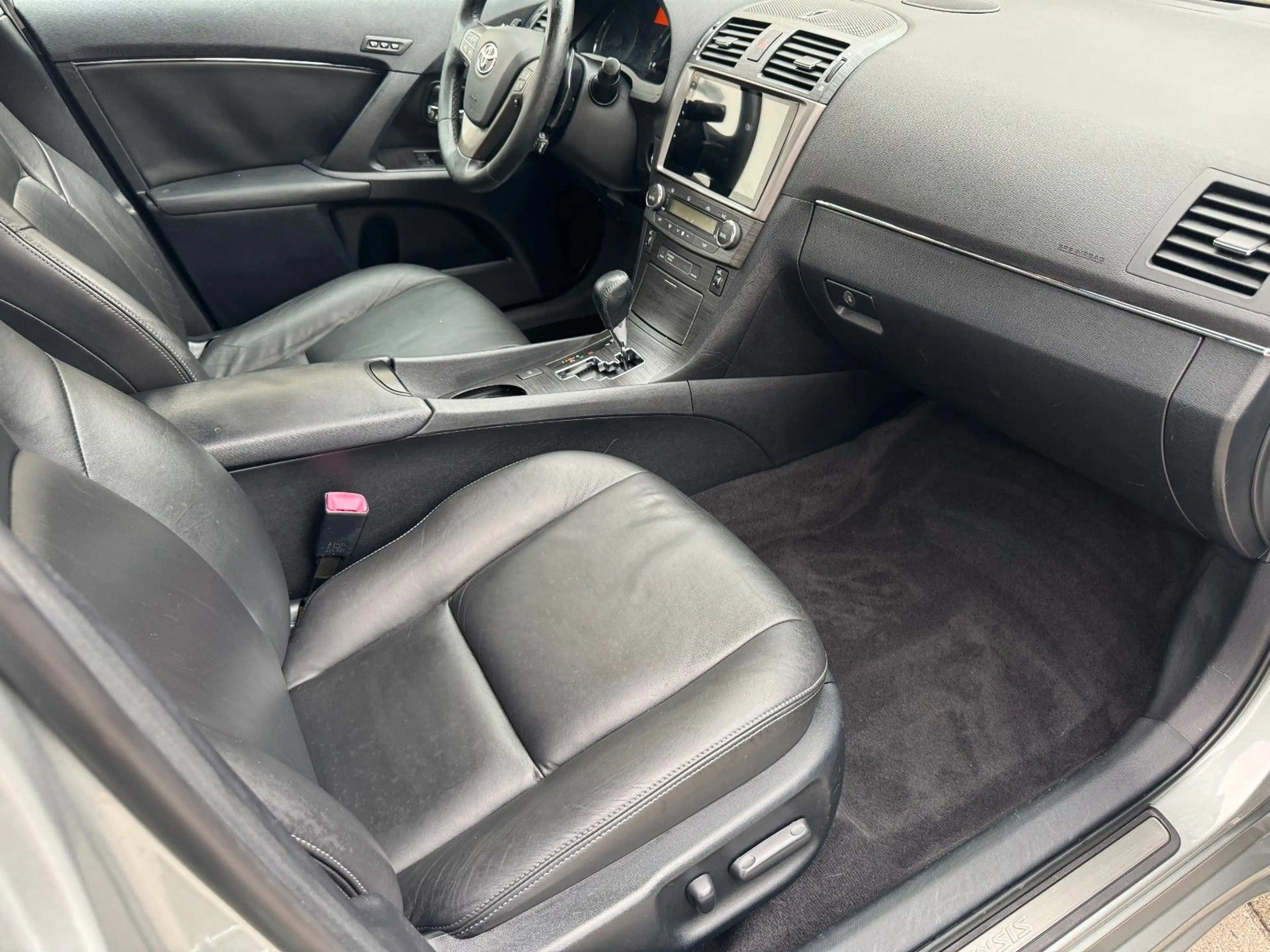 Toyota Avensis TEC-Edition Atomatik — photo 11