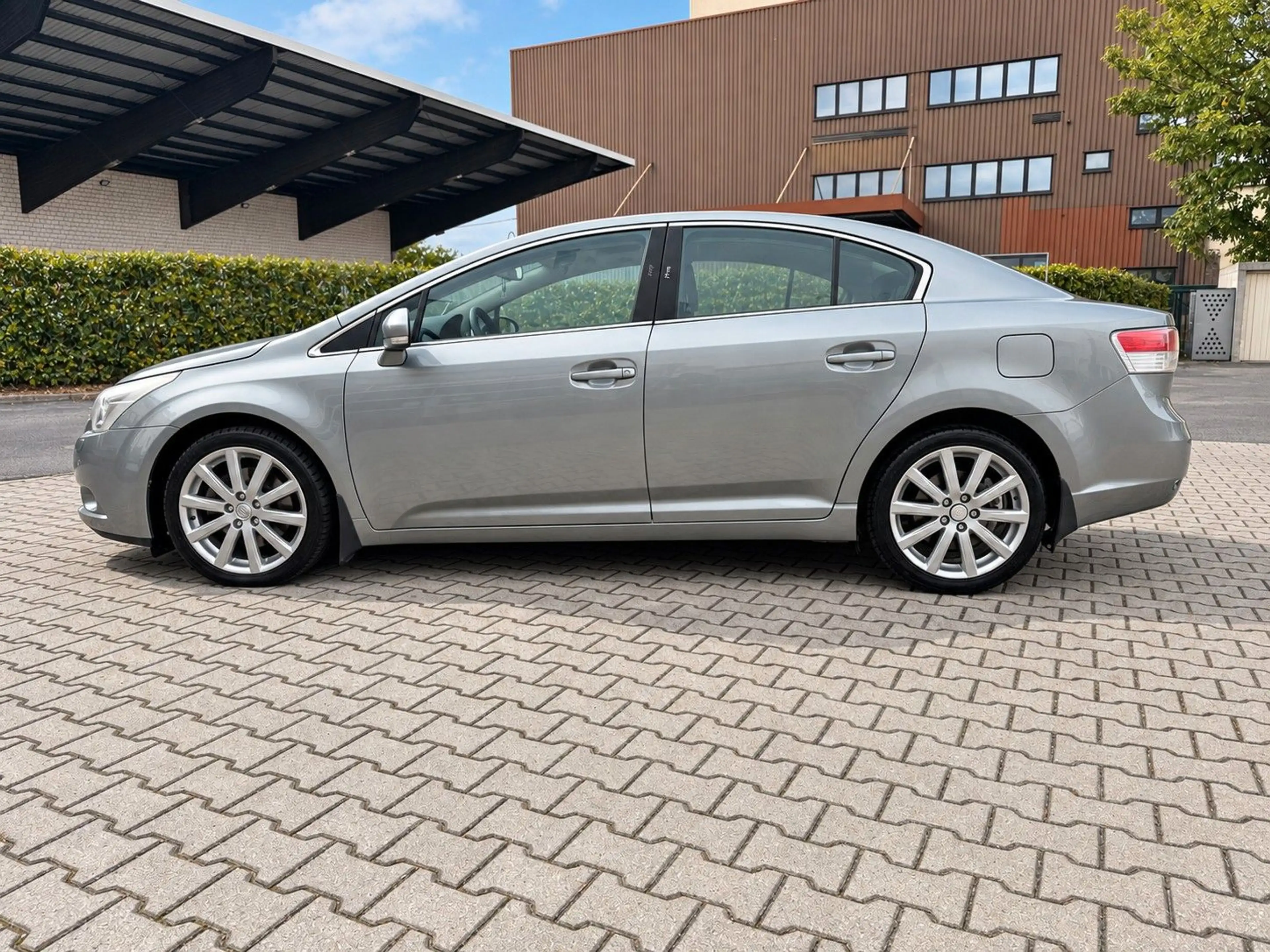 Toyota Avensis TEC-Edition Atomatik — photo 2