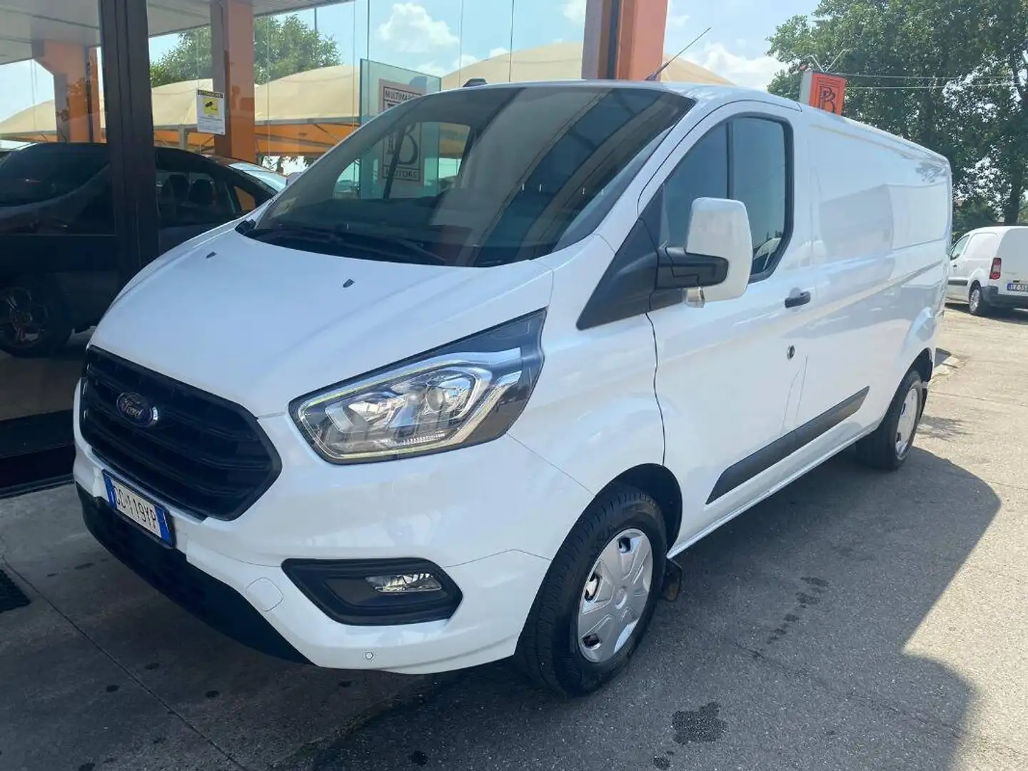 Ford Transit Custom 300 2.0 tdci 130cv Trend L2H1 E6.2 Bianco - 1