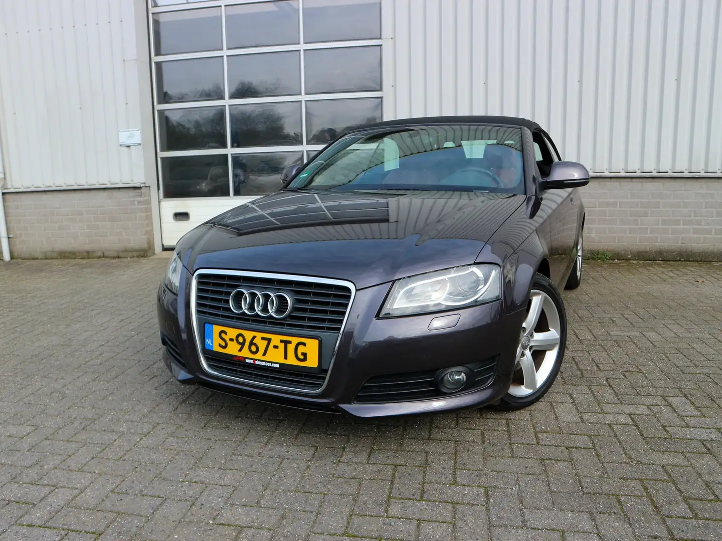 Audi A3 Cabrio 1.8 TFSI Attraction Full option! Fialová - 2