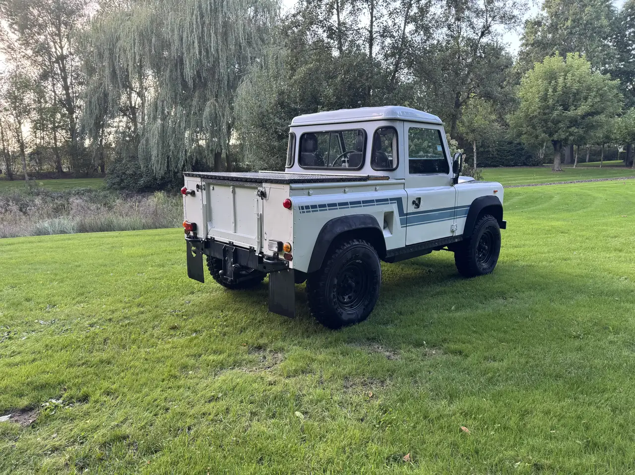 Land Rover Defender Typ 90 County, foto 4