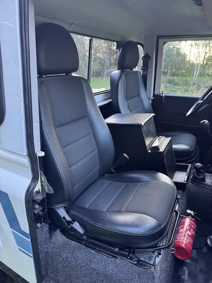 Land Rover Defender Typ 90 County, foto 10