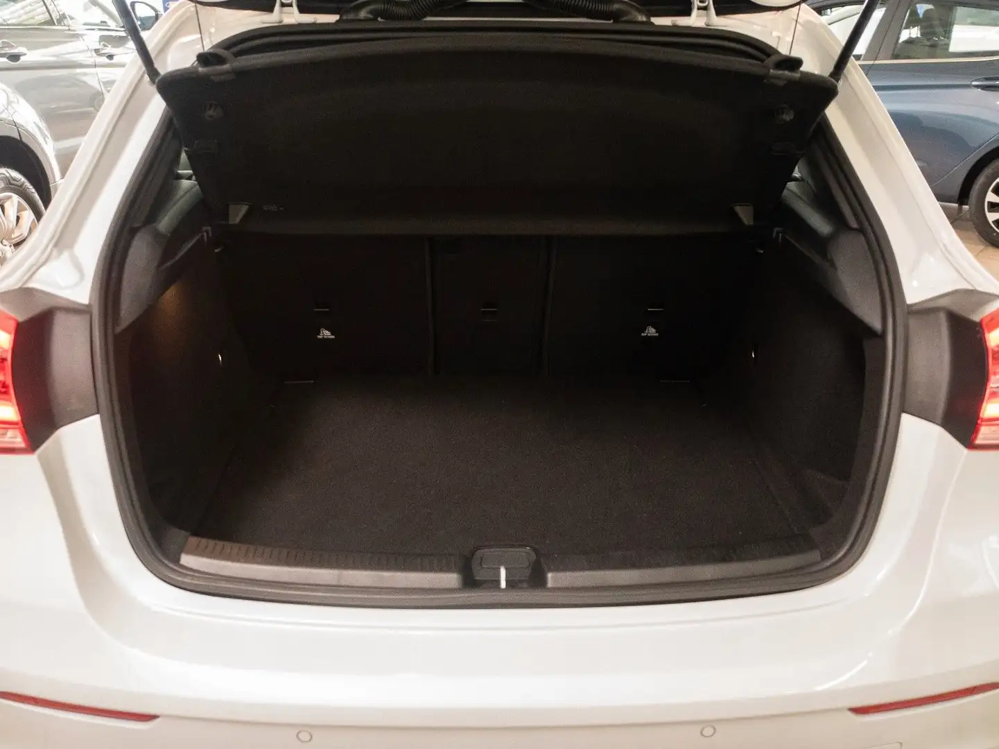 Mercedes-Benz A 250 A -Klasse A 250 AMG LINE AUTOM./NIGHT-PAKET/LED Weiß - 2