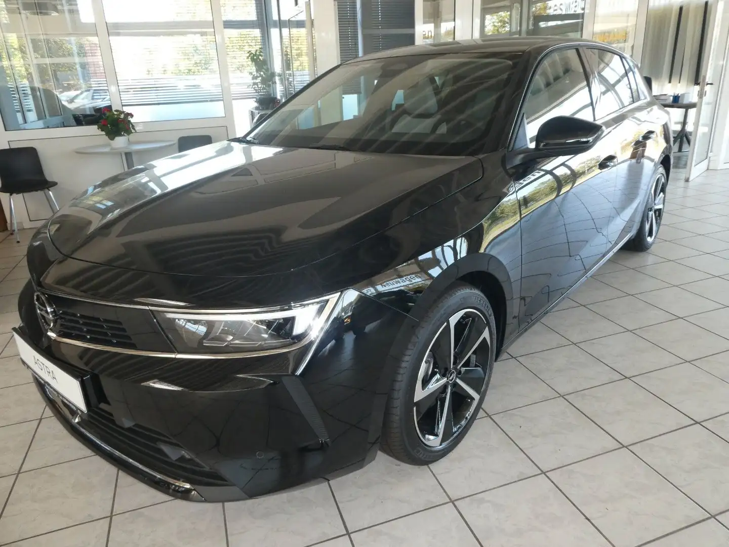 Opel Astra L Lim. 5-trg. Elegance Zwart - 1