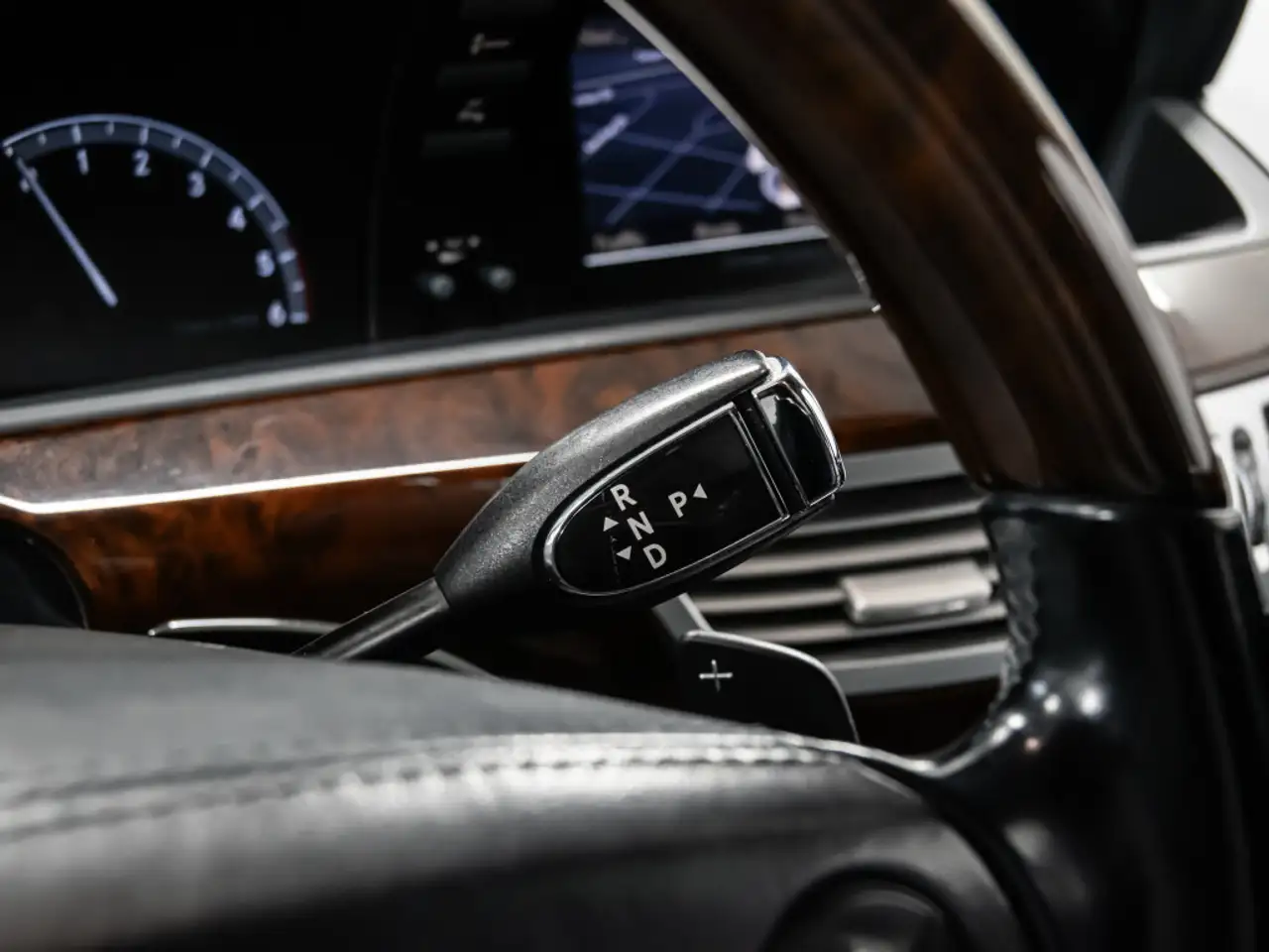 Mercedes-Benz S-Class снимка Mercedes-Benz S-Class