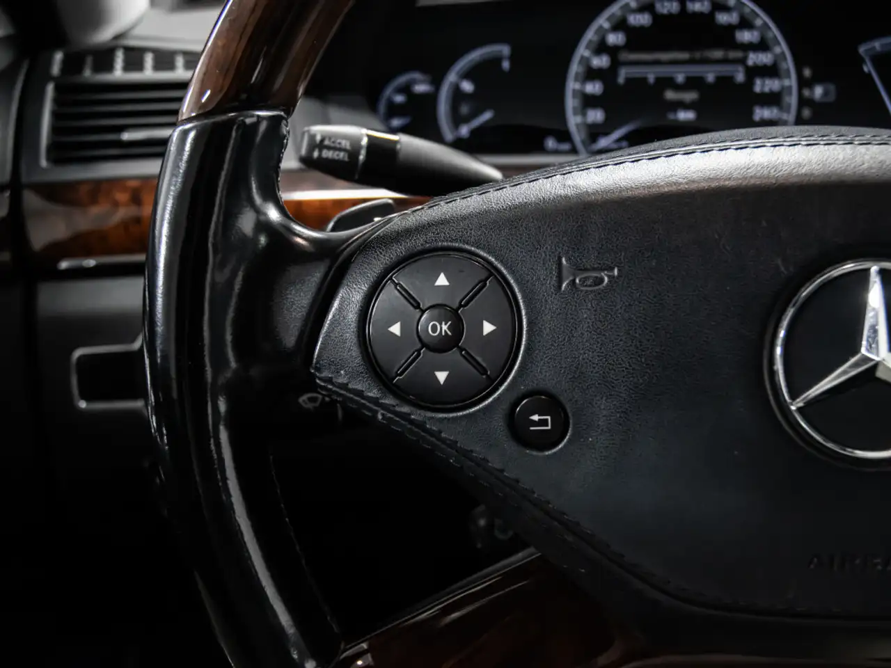 Mercedes-Benz S-Class снимка Mercedes-Benz S-Class