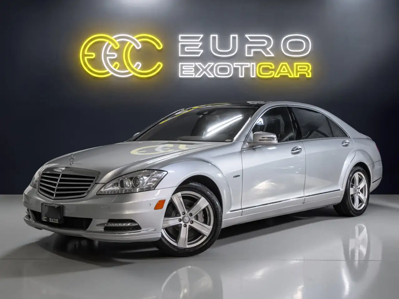 Mercedes-Benz S-Class снимка Mercedes-Benz S-Class