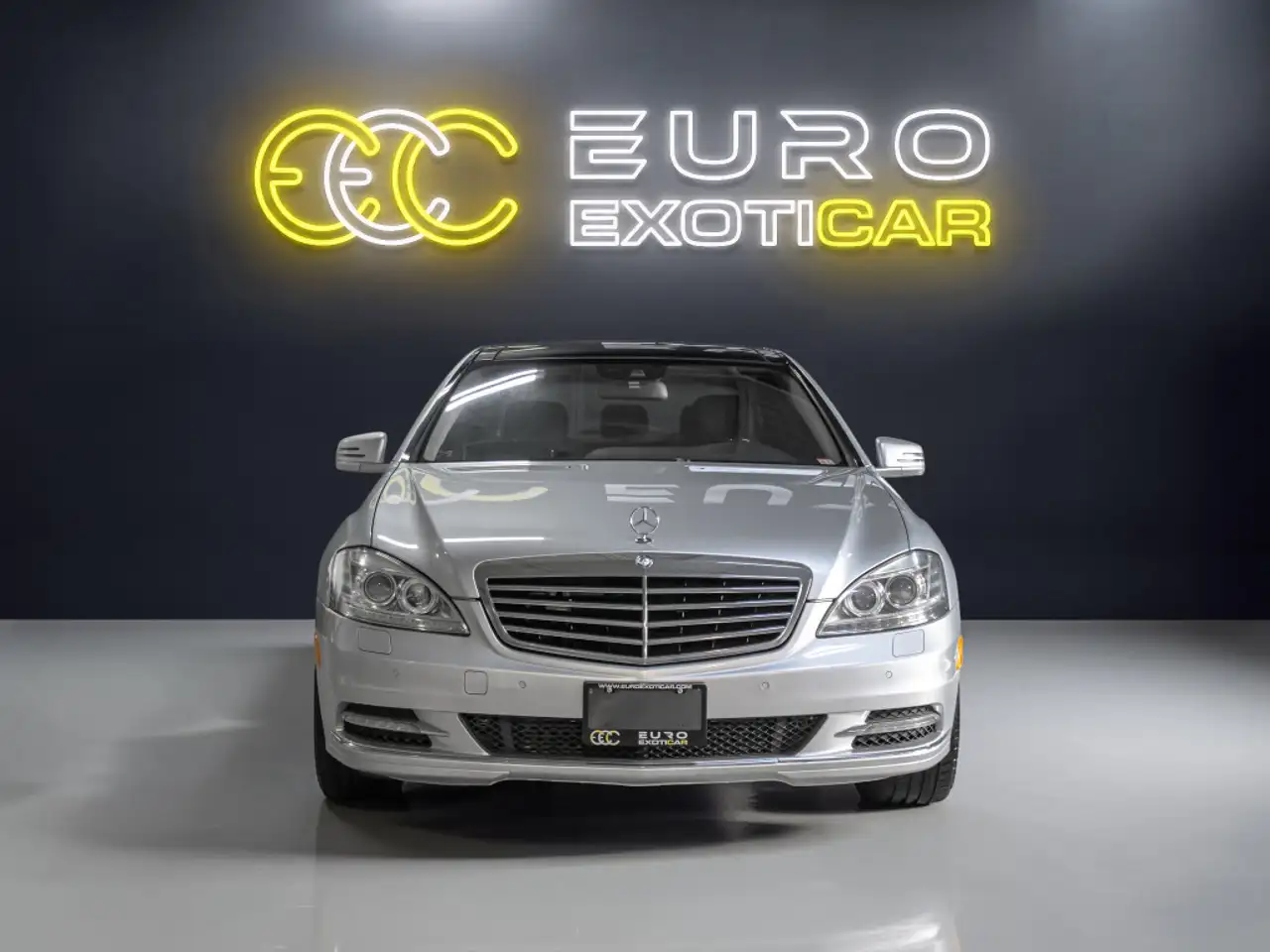 Mercedes-Benz S-Class снимка Mercedes-Benz S-Class