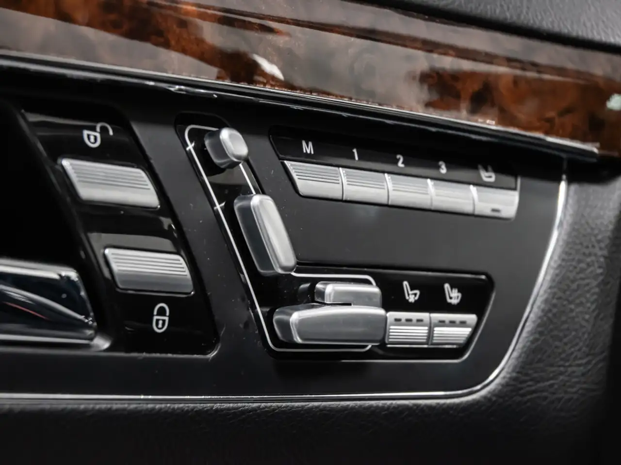 Mercedes-Benz S-Class снимка Mercedes-Benz S-Class