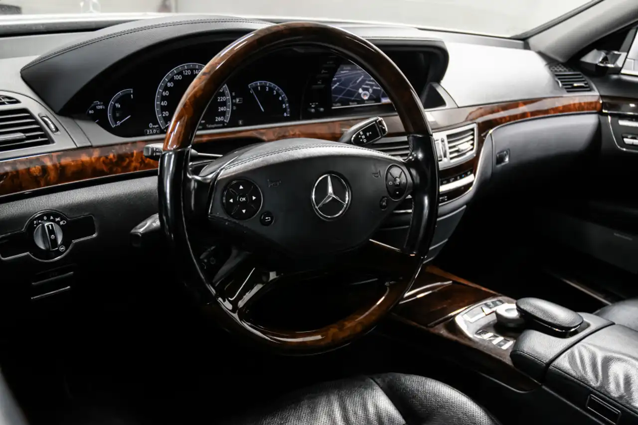 Mercedes-Benz S-Class снимка Mercedes-Benz S-Class