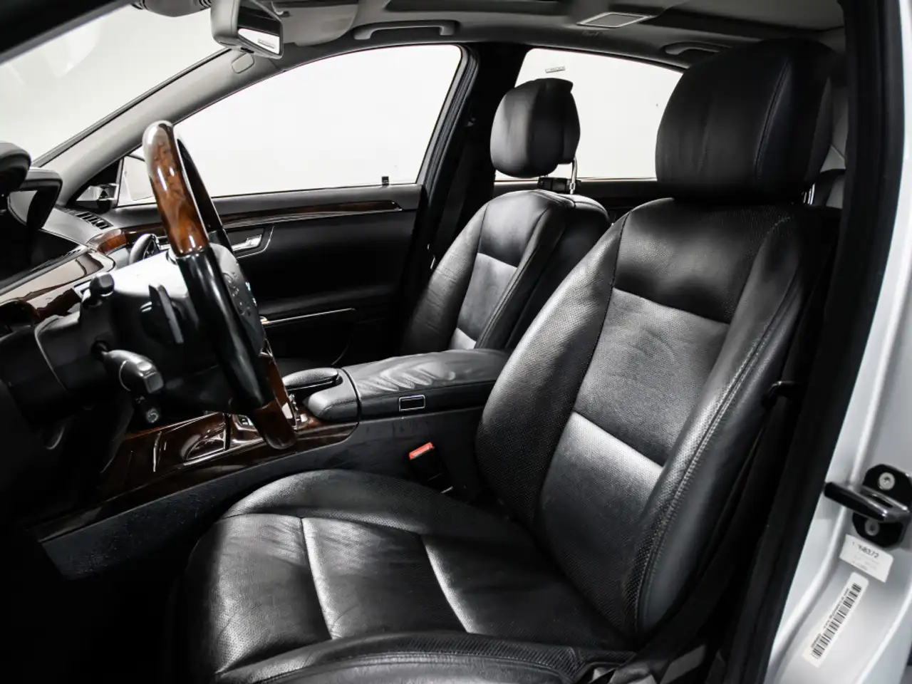 Mercedes-Benz S-Class снимка Mercedes-Benz S-Class