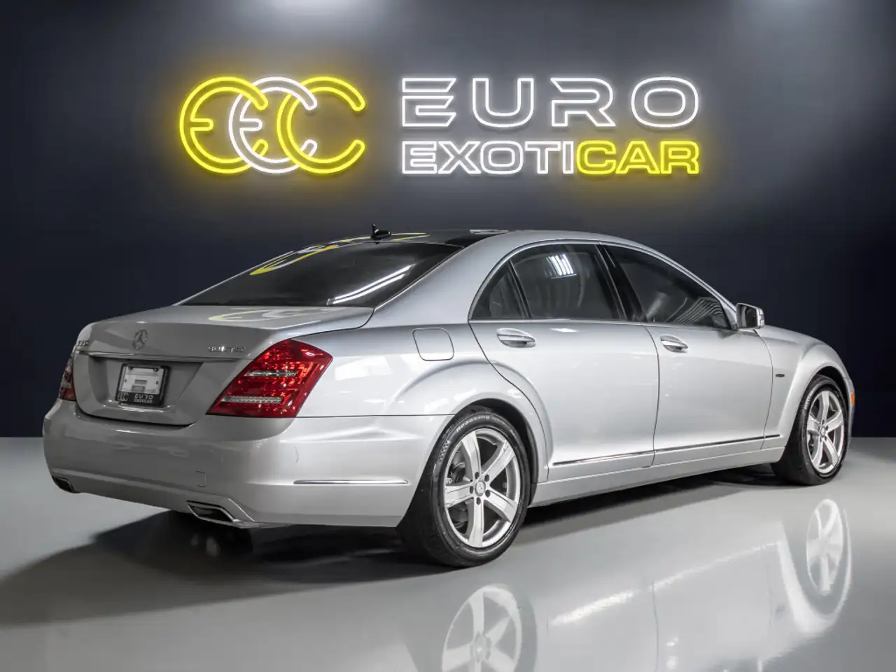 Mercedes-Benz S-Class снимка Mercedes-Benz S-Class