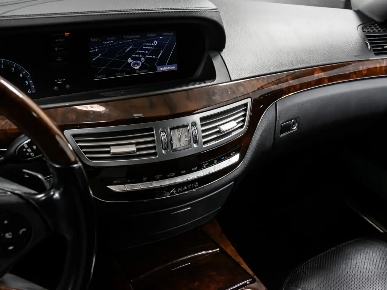 Mercedes-Benz S-Class снимка Mercedes-Benz S-Class