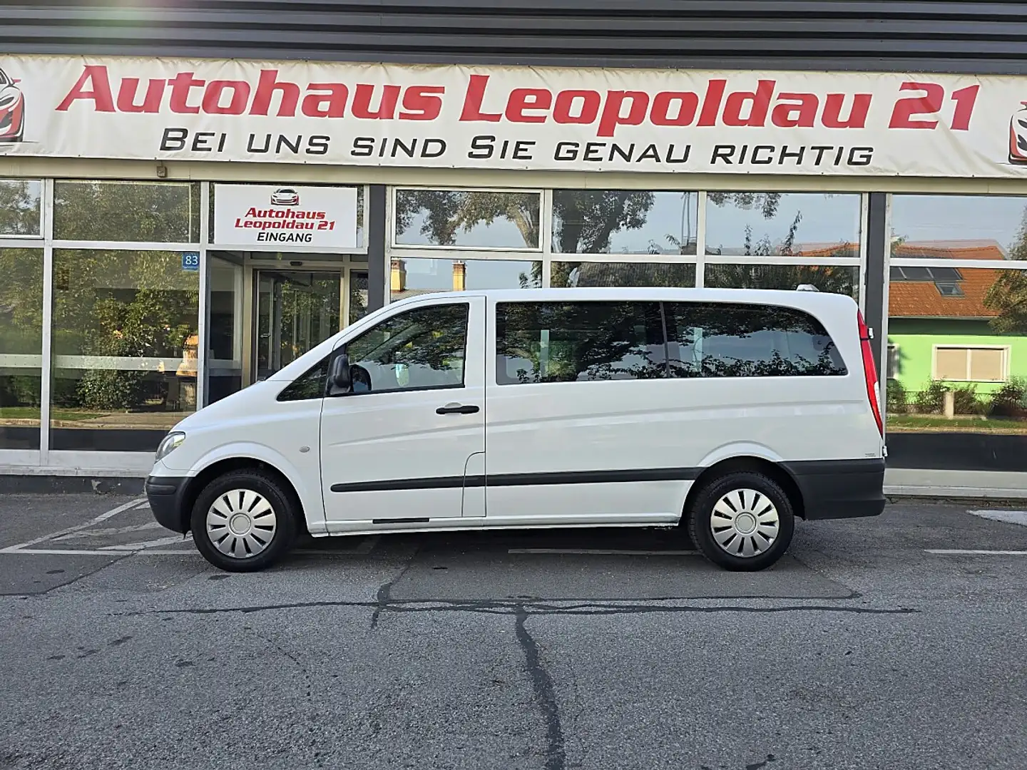 Mercedes-Benz Vito 111 CDI Eco Bus extralang Aut. Weiß - 2