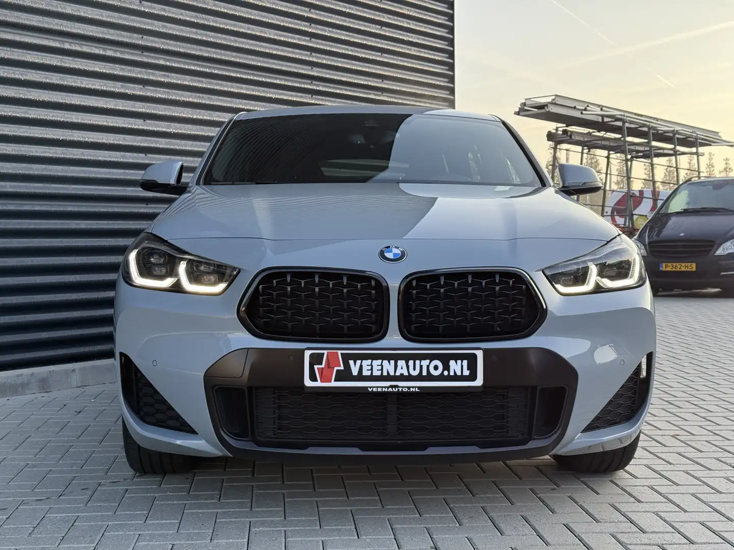 BMW X2 sDrive20i M-Sport Mesh Edition Brooklyn Grijs Šedá - 2