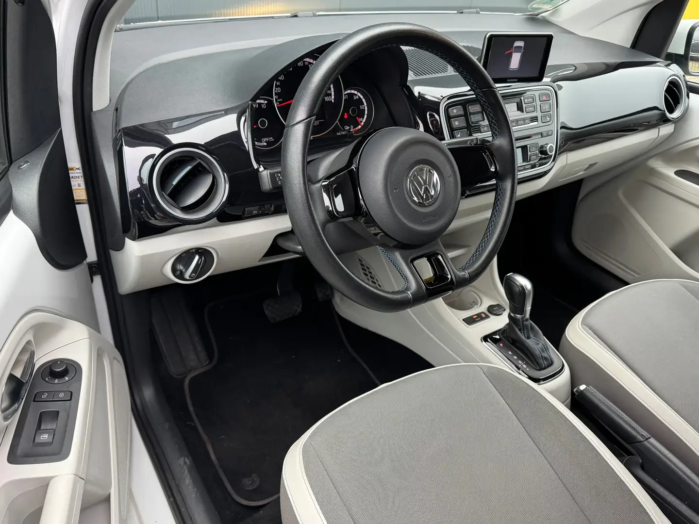 Volkswagen e-up! *Airco * Stoelverwarming * 5deurs * Trekhaak * Bílá - 2