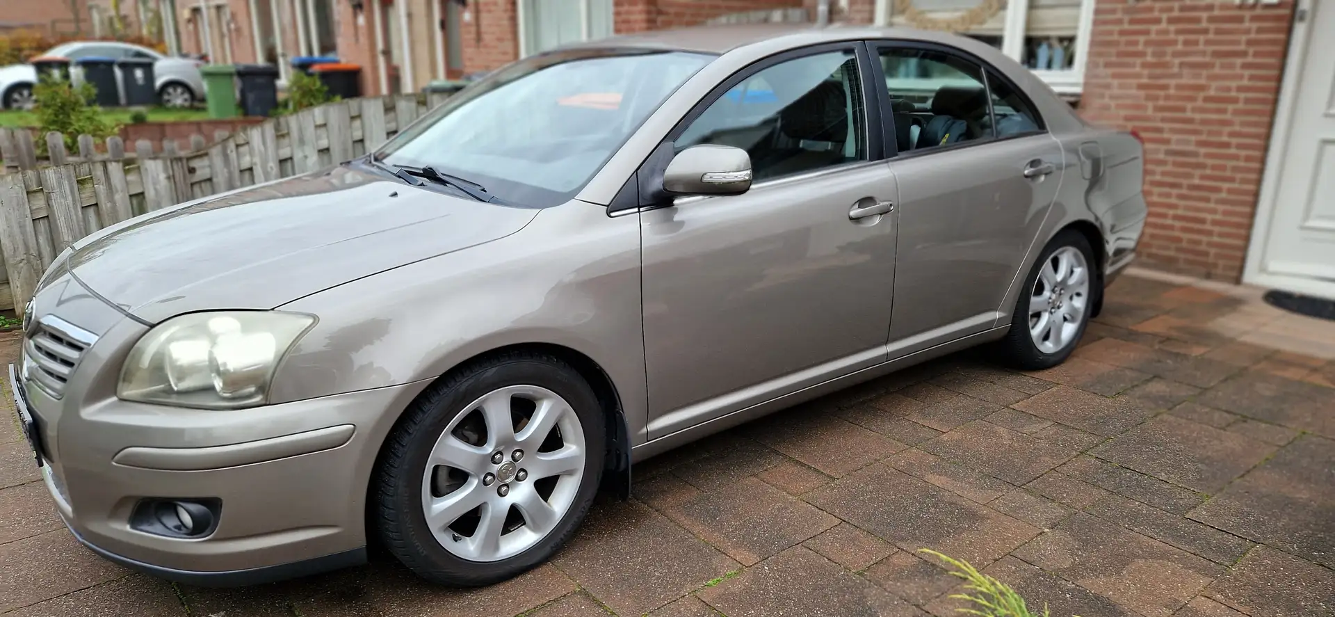 Toyota Avensis Avensis 2.0 VVTi Executive Beige - 1