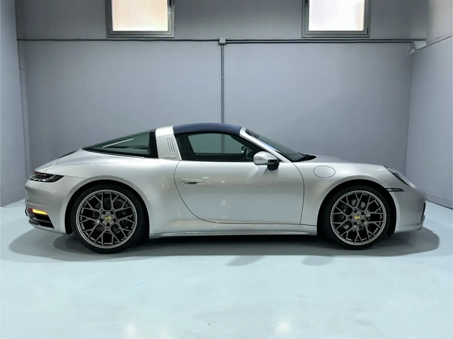 Porsche 992 Targa 4 PDK Gris - 1