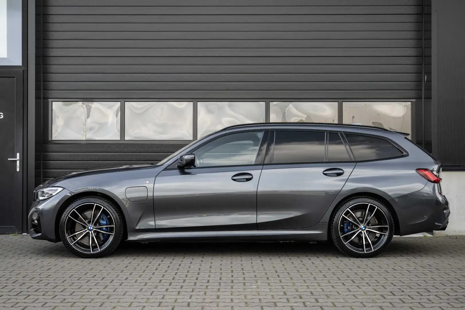 BMW 330 3-serie Touring 330e M-Sport High Executive 292PK| Grijs - 2