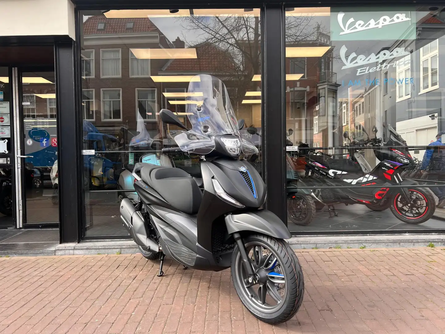 Piaggio Beverly 400 Scooter S HPE EURO5+ 2025 4 JAAR FABRIEKSGARANTIE Zwart - 1