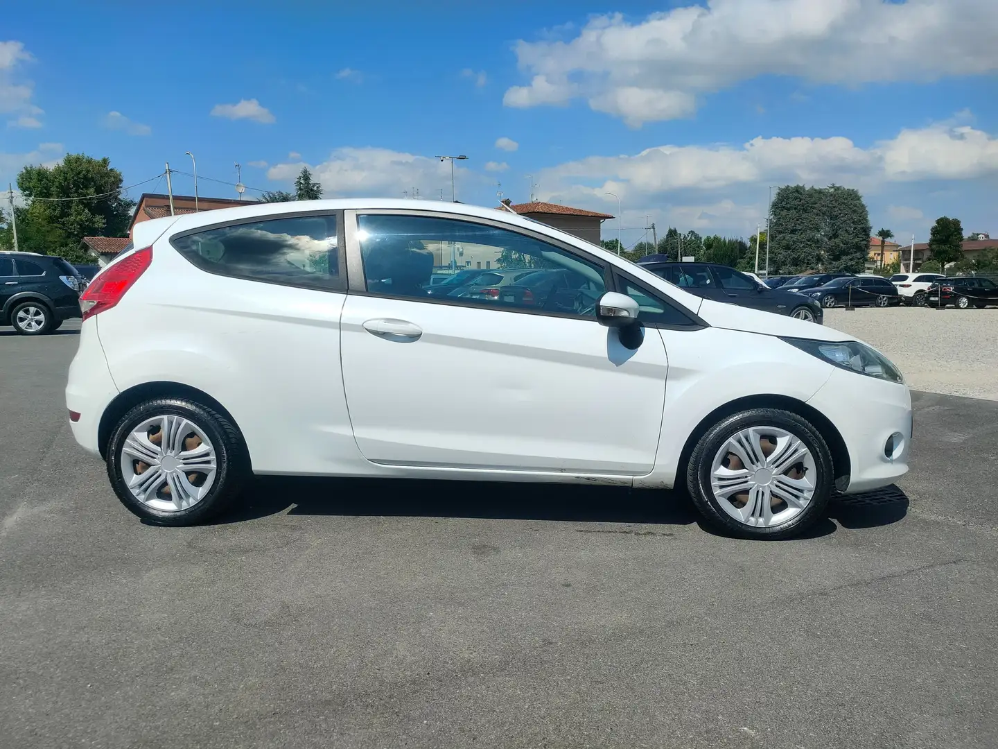 Ford Fiesta Fiesta 3p 1.4 tdci Ikon Business 70cv NEOPATENTI Bianco - 2