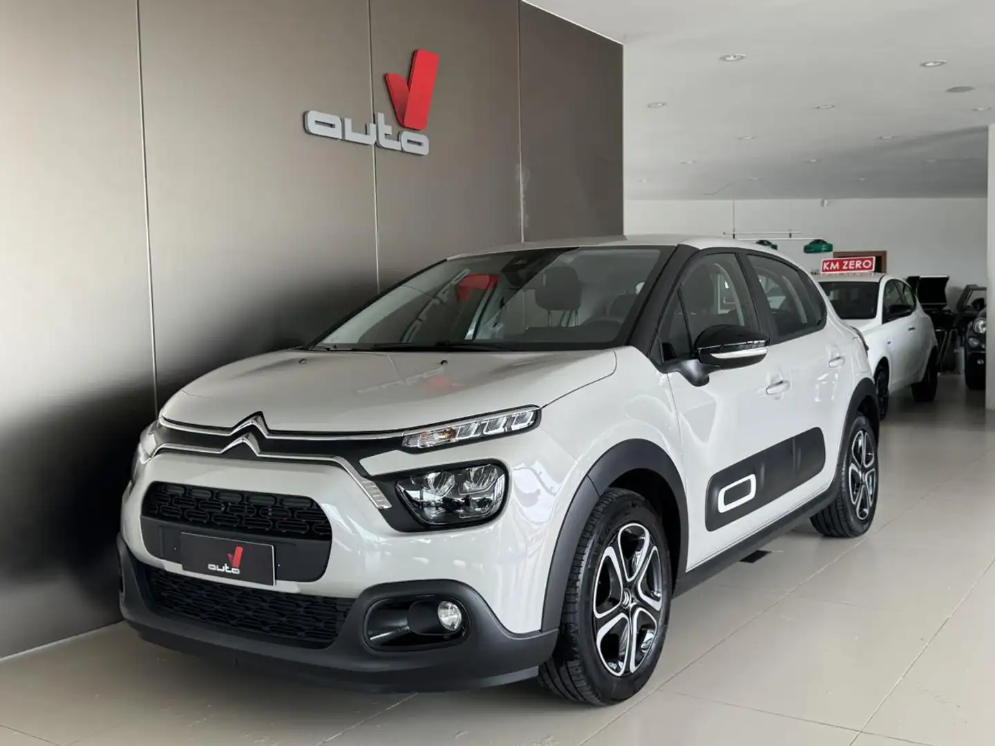 Citroen C3 PureTech 83 S&S Plus + FARI LED + CARPLAY Beige - 2