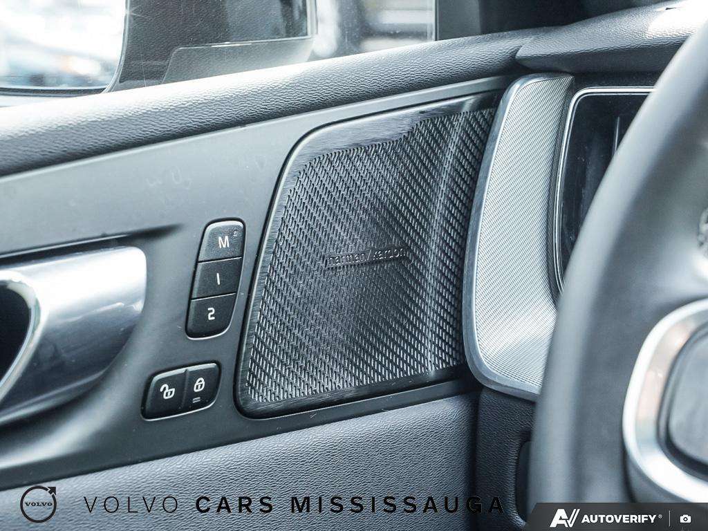 2022 Volvo XC60 Plug-In Hybrid thumb 17