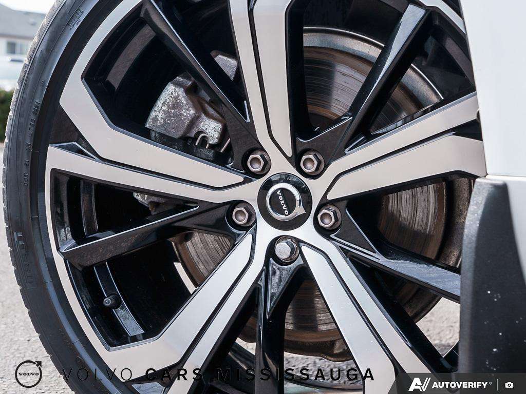 2022 Volvo XC60 Plug-In Hybrid thumb 6
