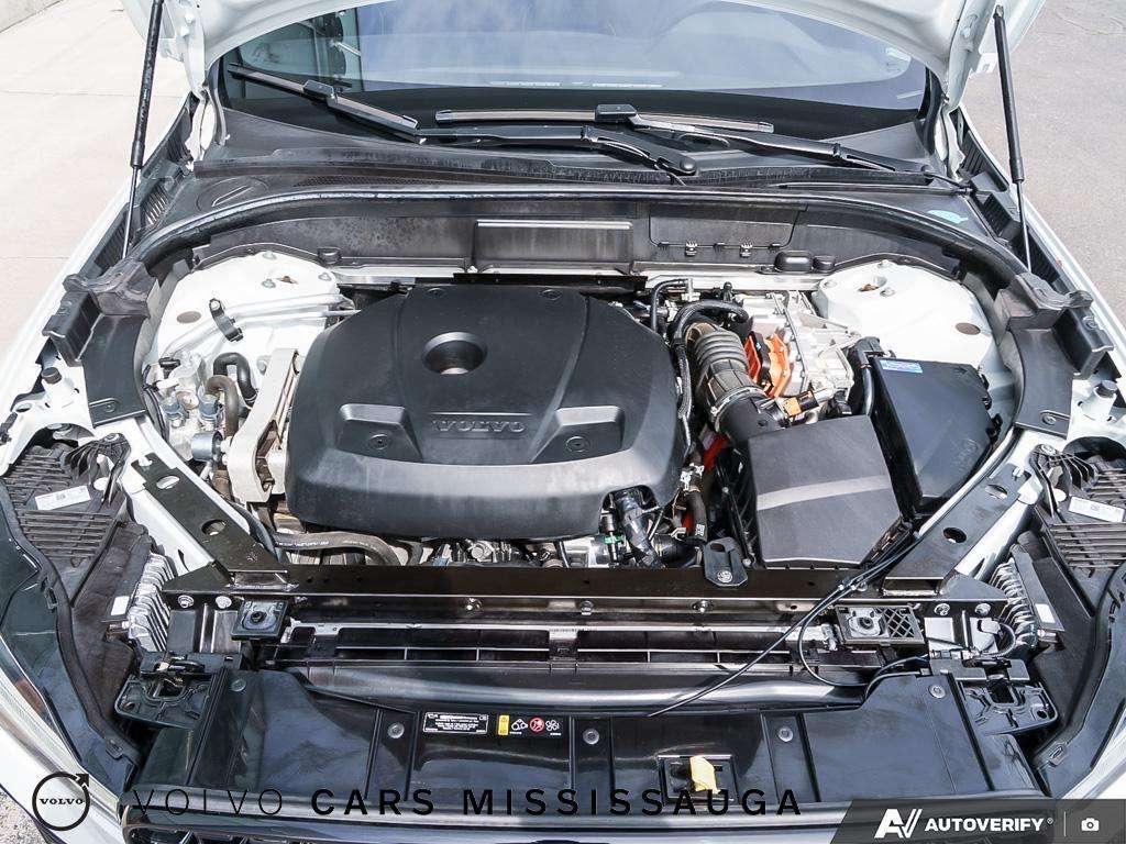 2022 Volvo XC60 Plug-In Hybrid thumb 8