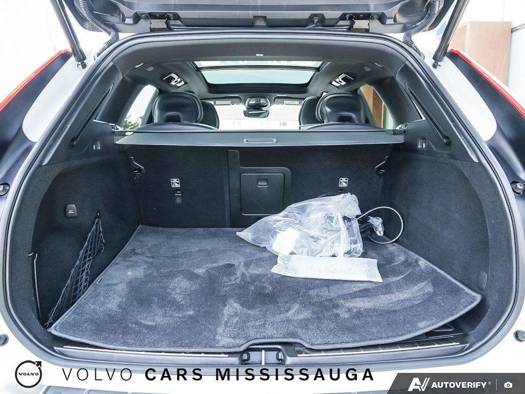 2022 Volvo XC60 Plug-In Hybrid thumb 11