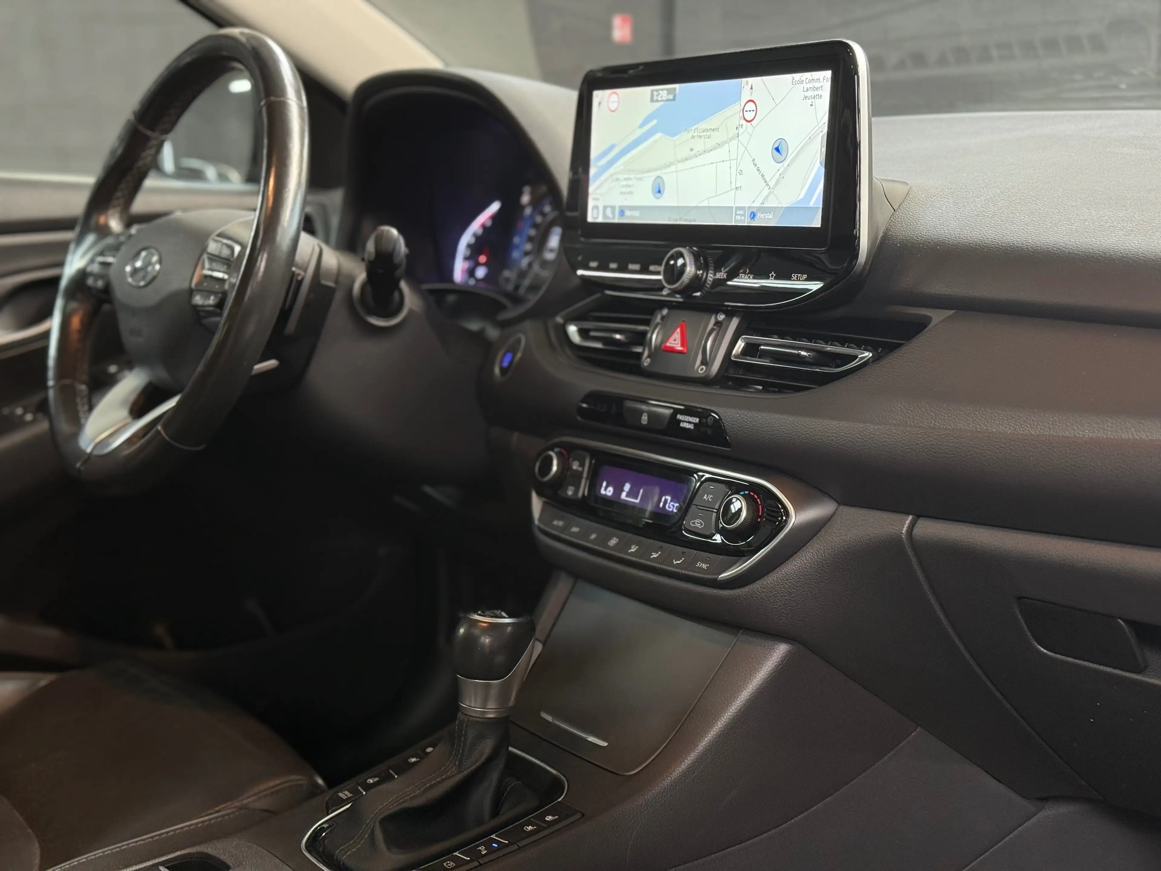 Hyundai i30 i30 1.6 CRDi MHEV * PANO * GPS * CAMERA * SG CH/CLIMATISE * VOLANT CH * — photo 13