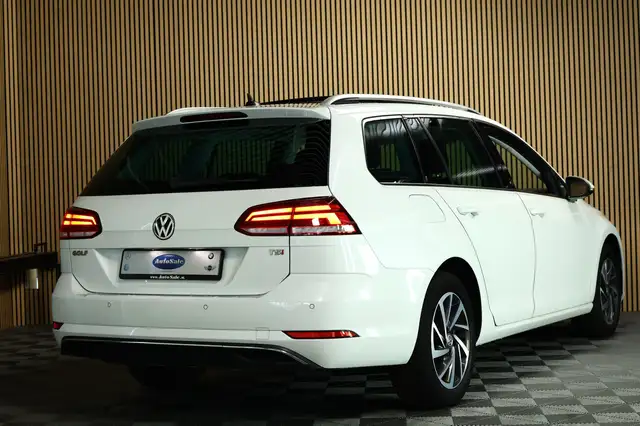 Volkswagen Golf view 3
