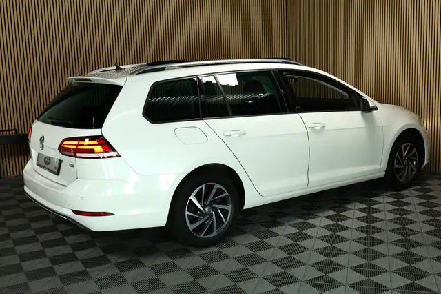 Volkswagen Golf view 6