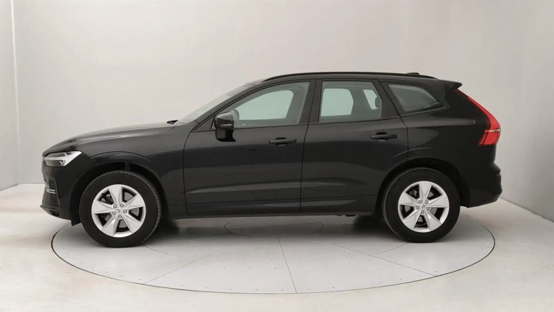 Volvo XC60 2.0 b4 Momentum awd auto Nero - 2