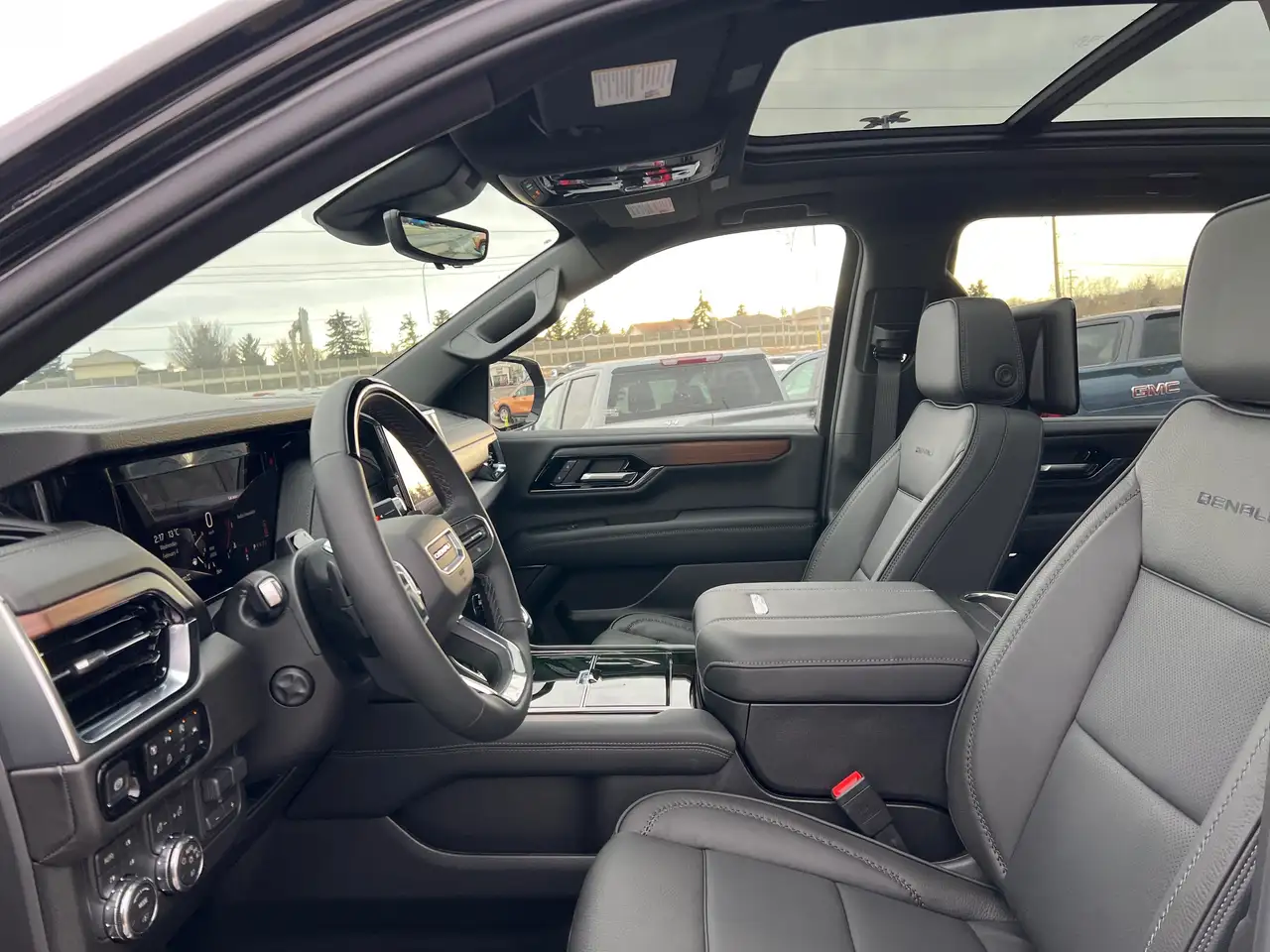 GMC Yukon снимка GMC Yukon