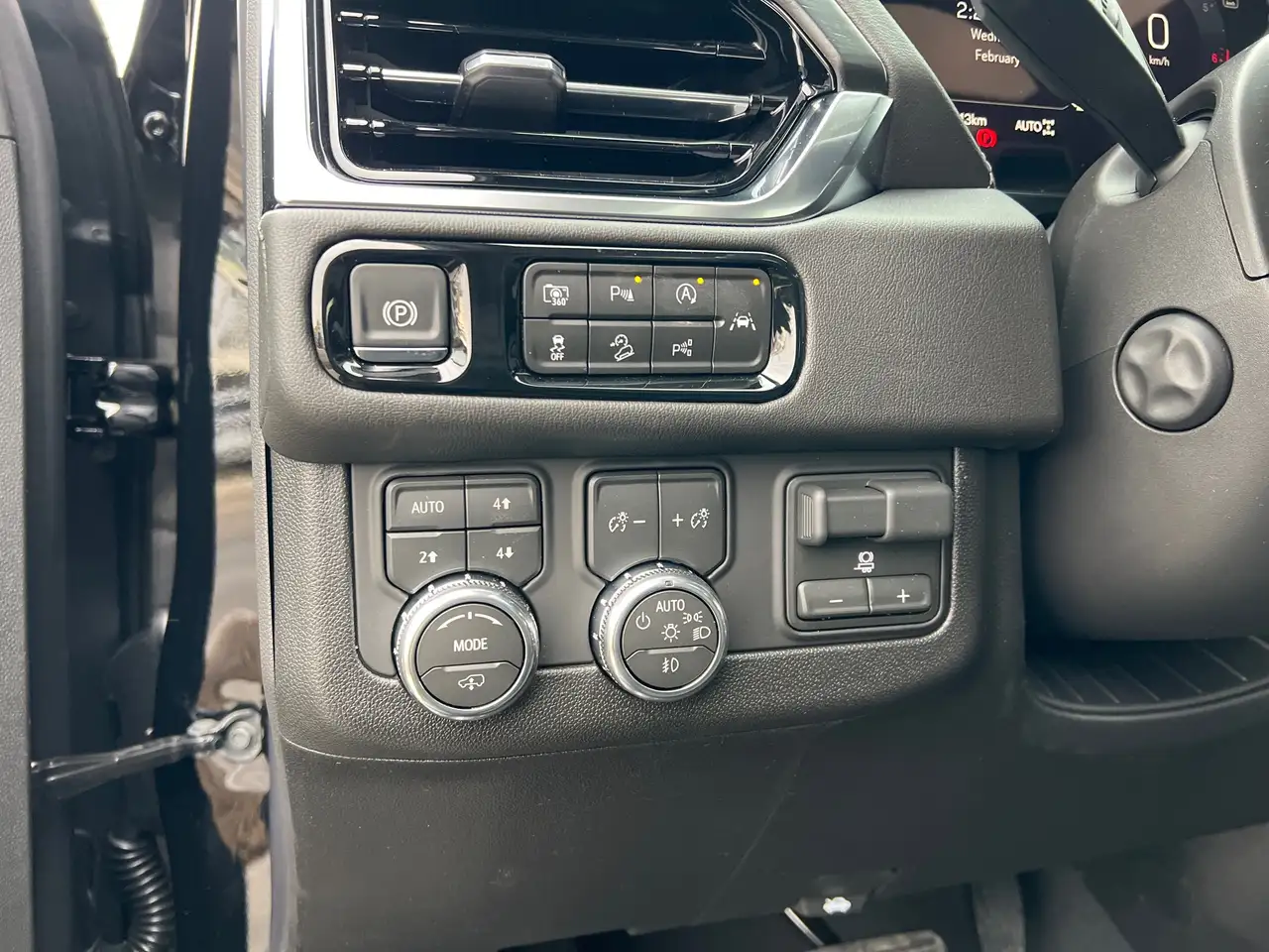 GMC Yukon снимка GMC Yukon