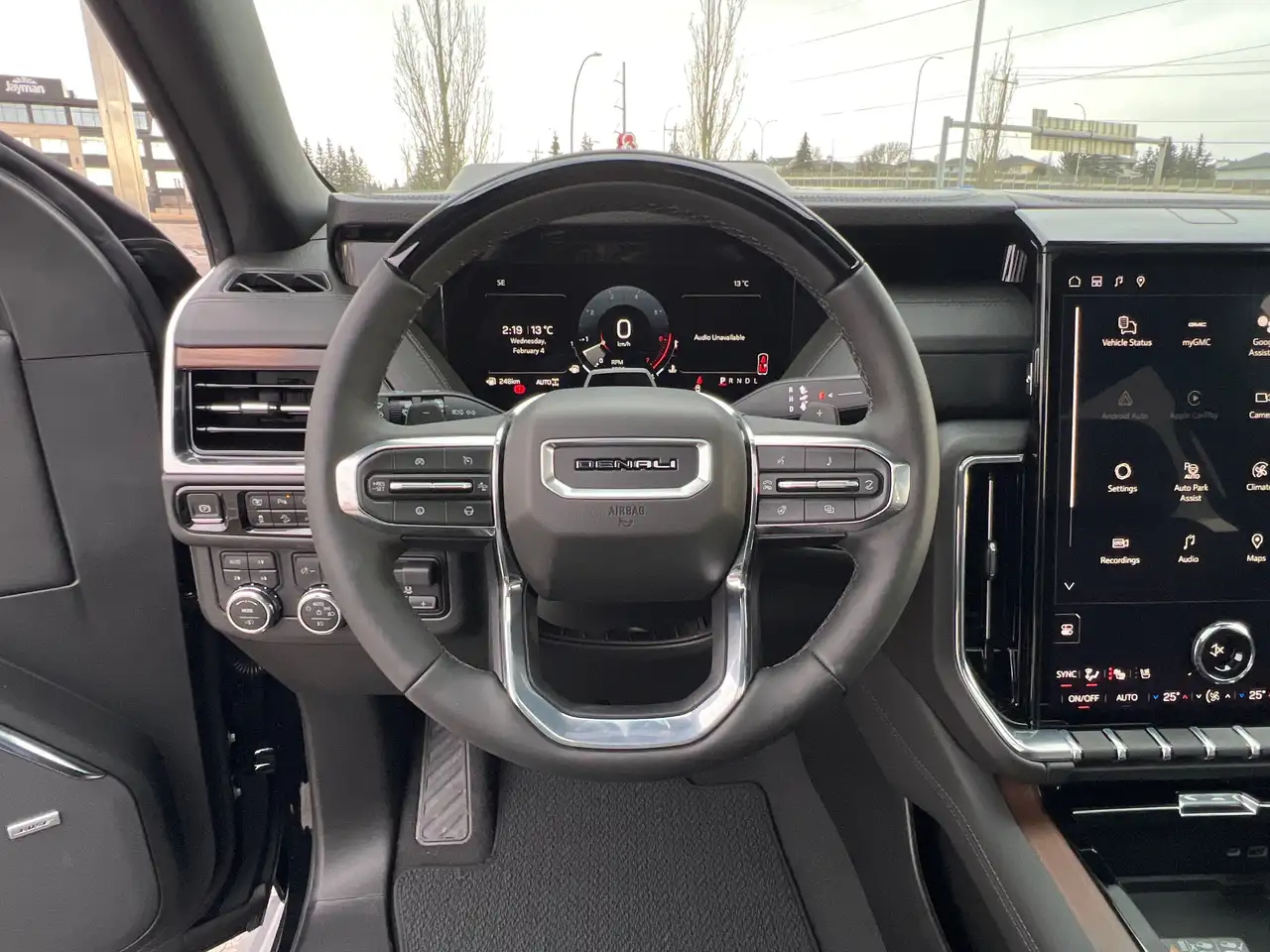 GMC Yukon снимка GMC Yukon