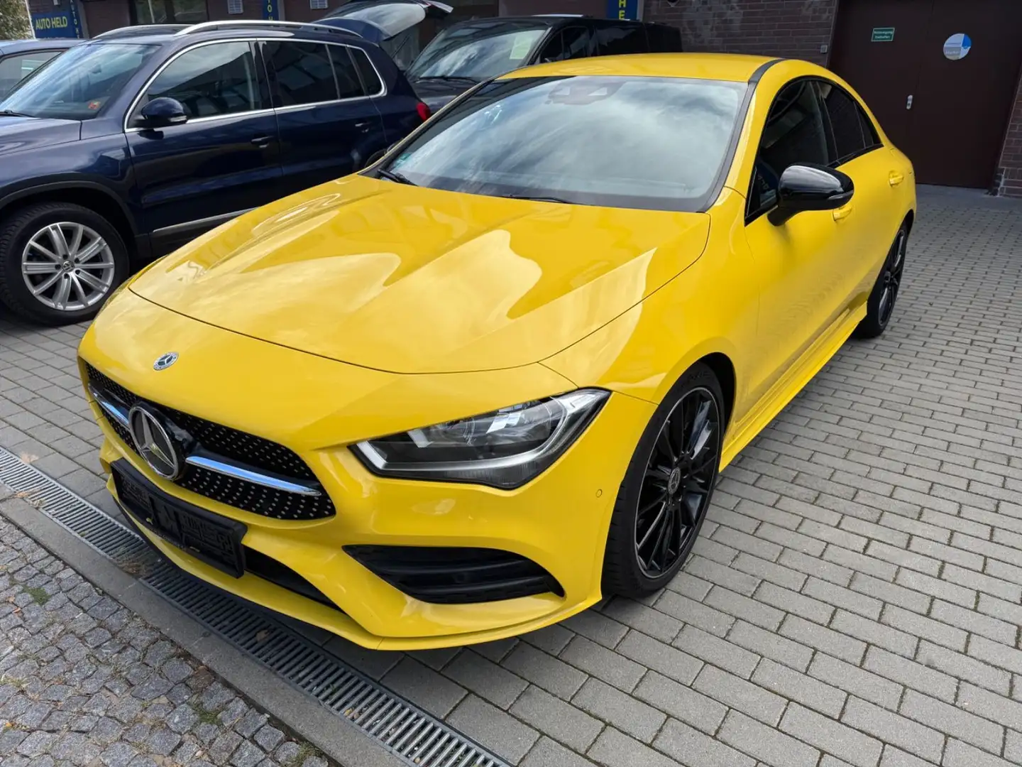 Mercedes-Benz CLA 180 d  AMG Giallo - 2