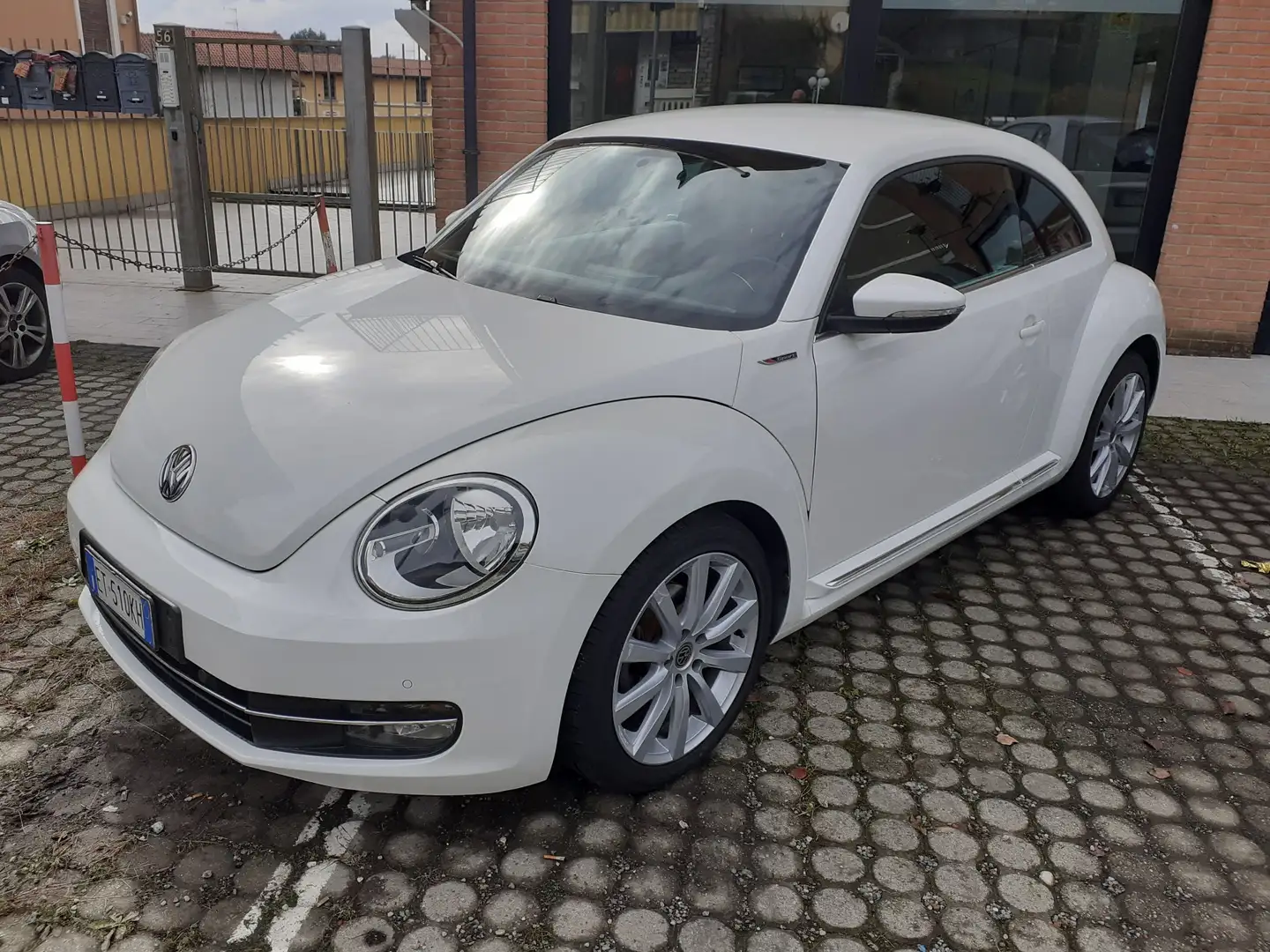 Volkswagen Maggiolino 1.2 tsi  AUTOM. Edition dsg NEOPATENTATO Wit - 2