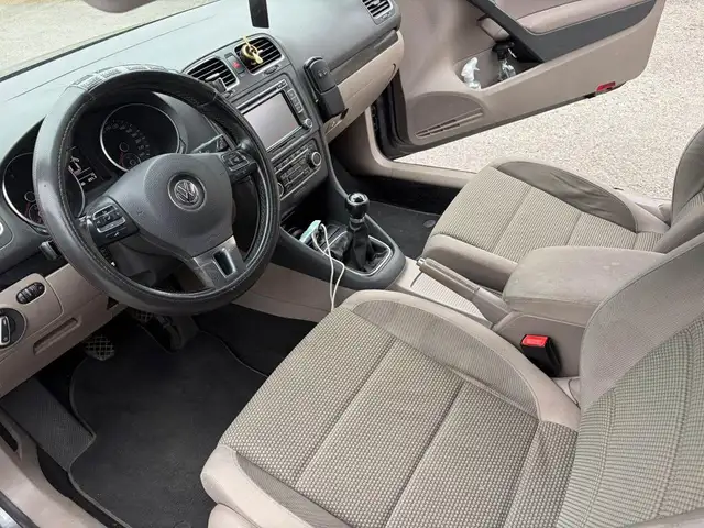 Volkswagen Golf view 2