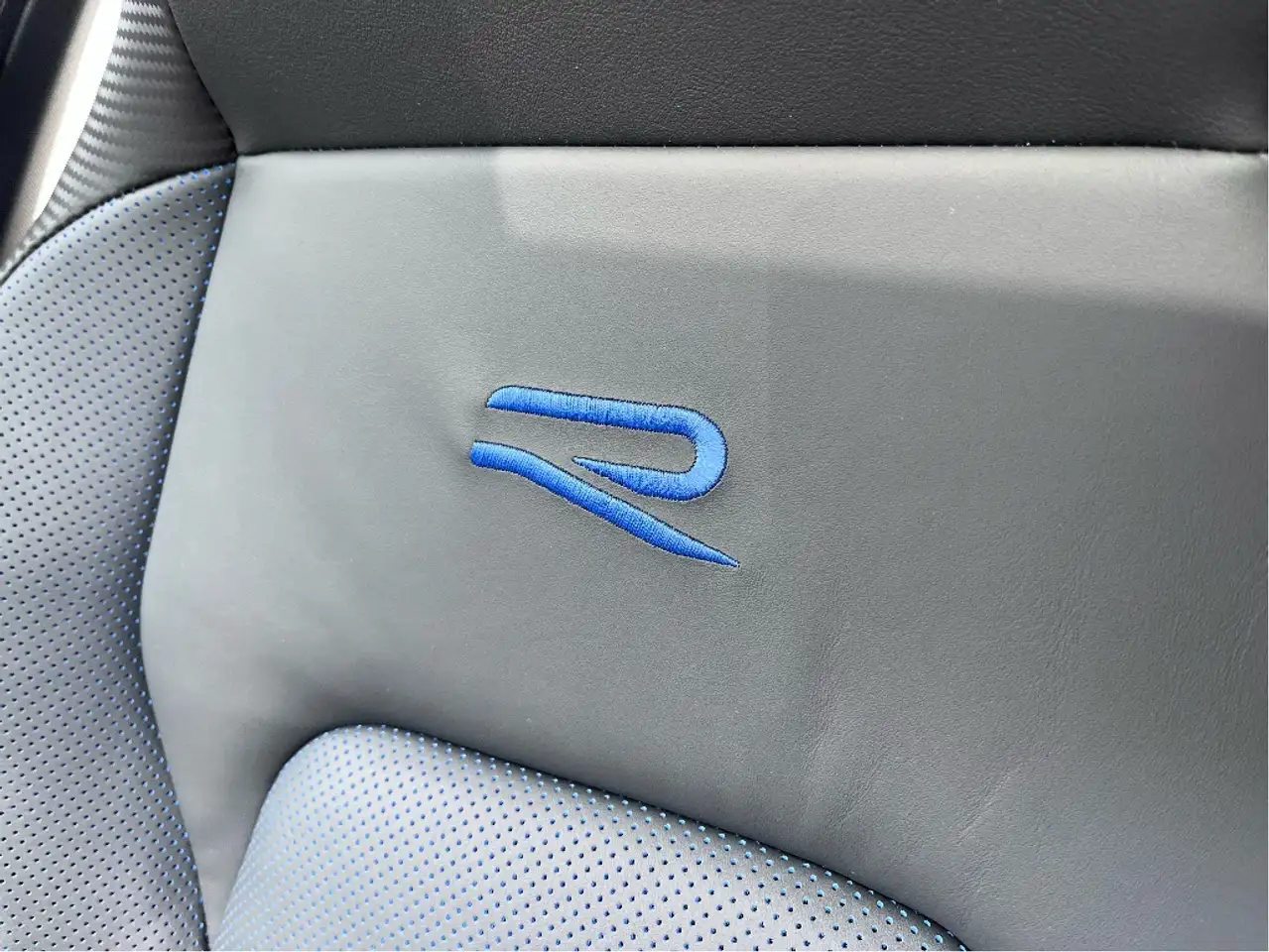 Volkswagen Golf R снимка Volkswagen Golf R