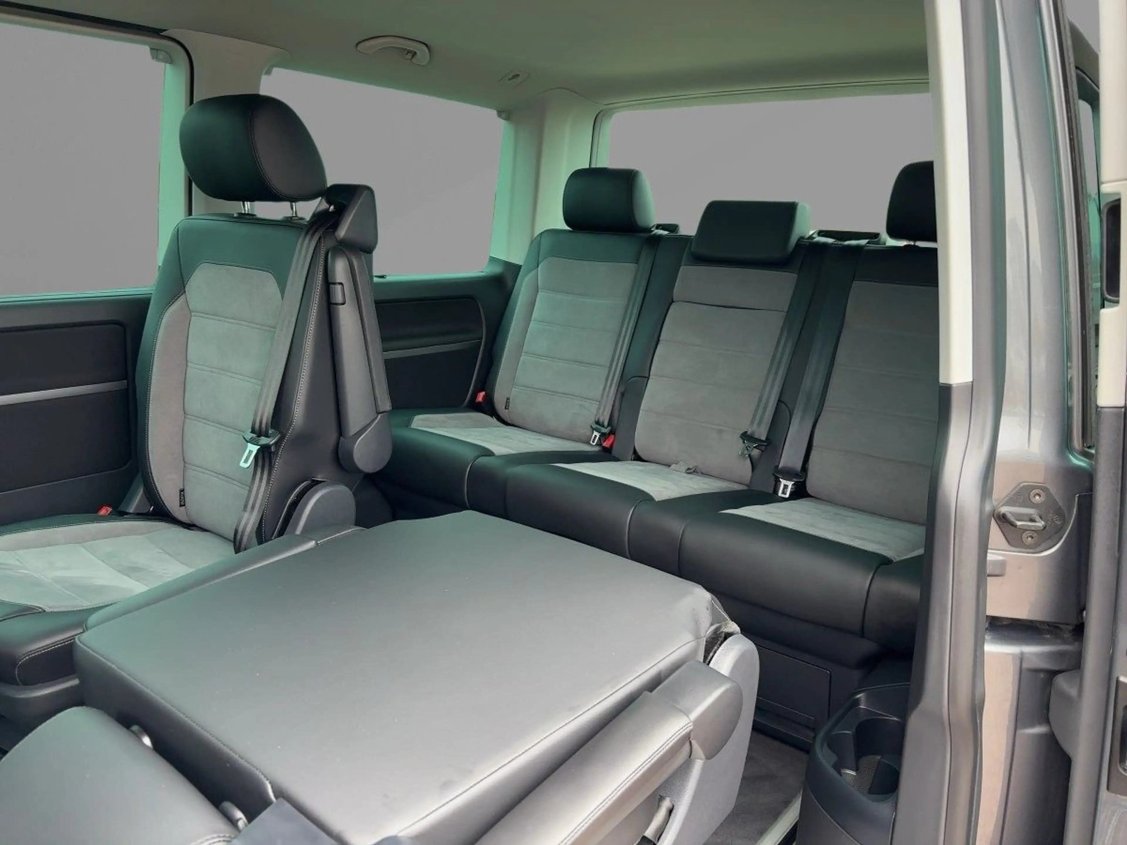 Volkswagen T6.1 Multivan Comfortline — photo 11