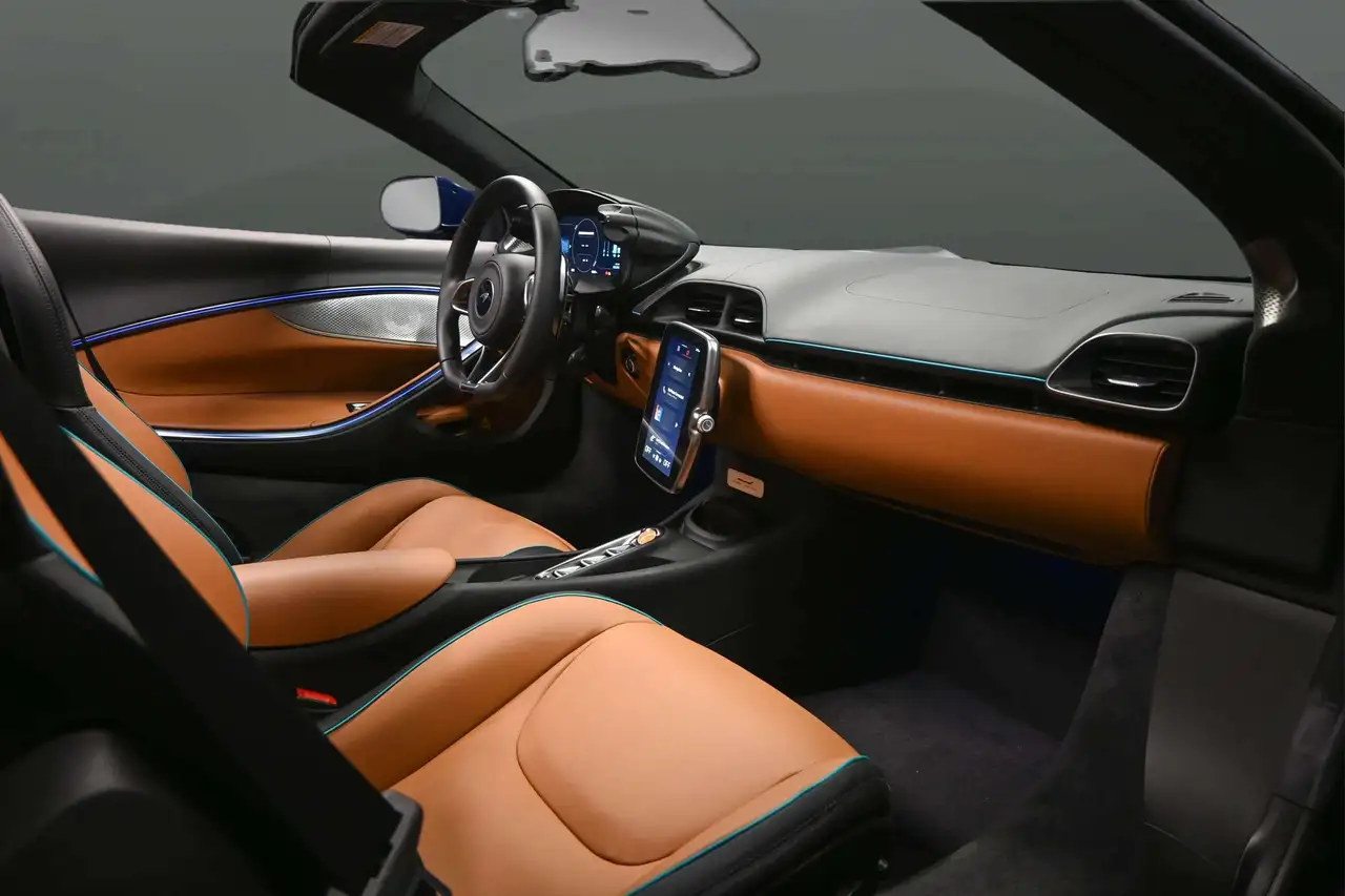 McLaren Artura fotografie McLaren Artura